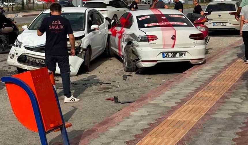 Gelin arabası otomobille çarpıştı: 1 yaralı