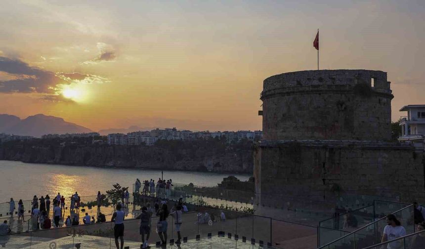 Hıdırlık Kulesi yeniden Antalyalılarla buluştu