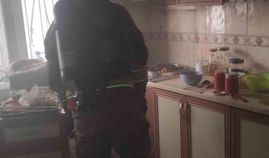 İskenderun'da ocakta unutulan yemek yangına neden oldu