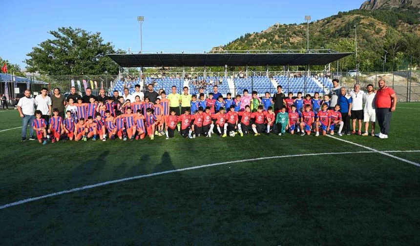 Isparta'da minik kramponlar sahaya çıktı