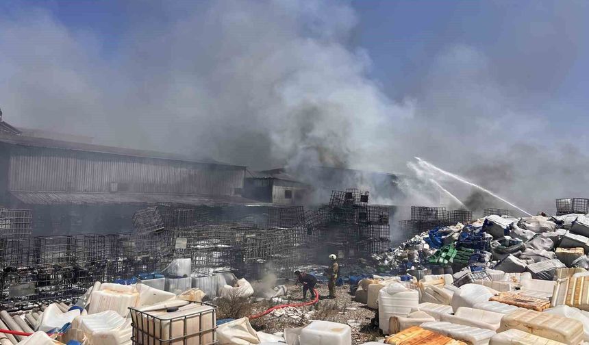Kahramanmaraş'ta iş yeri yangını söndürüldü