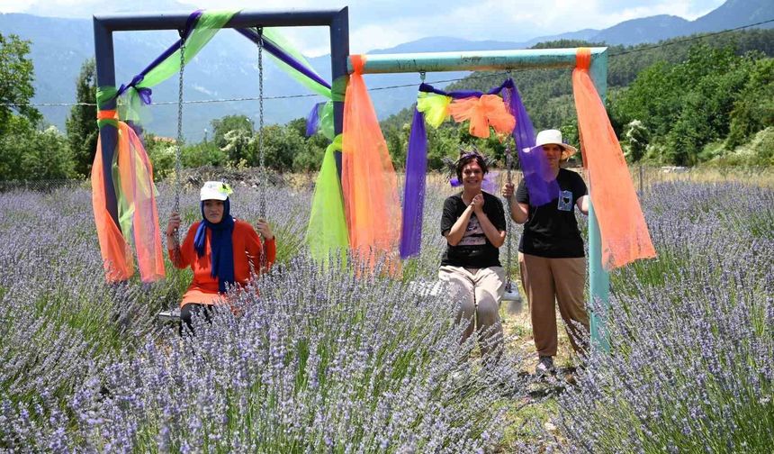 Kemer'de 'Mor turizm' başlıyor