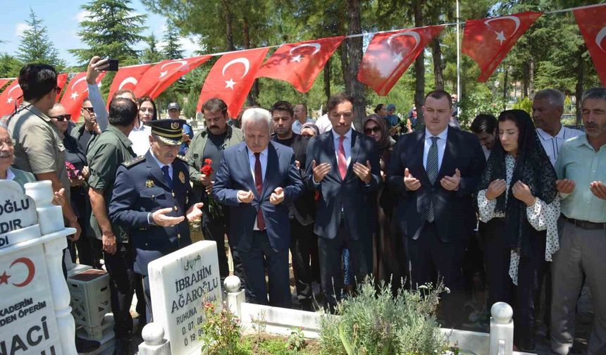 Korkuteli'nde 15 Temmuz şehidi Yasin Naci Ağaroğlu, mezarı başında anıldı