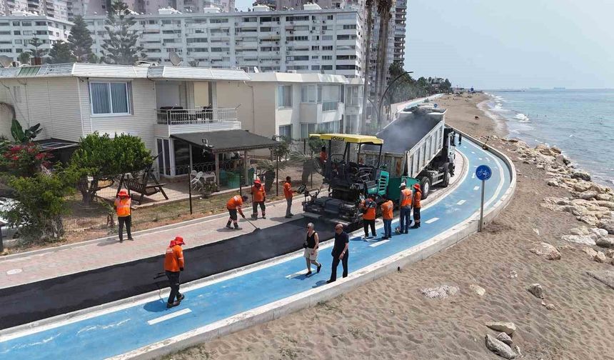 Mersin'de sahil yürüyüş yolu yenilendi
