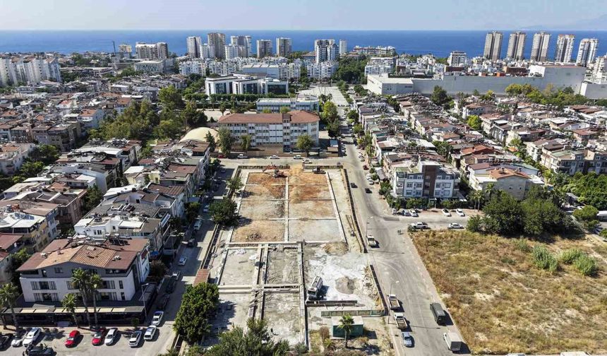 Muratpaşa, raket sporlarının yeni merkezini kuruyor