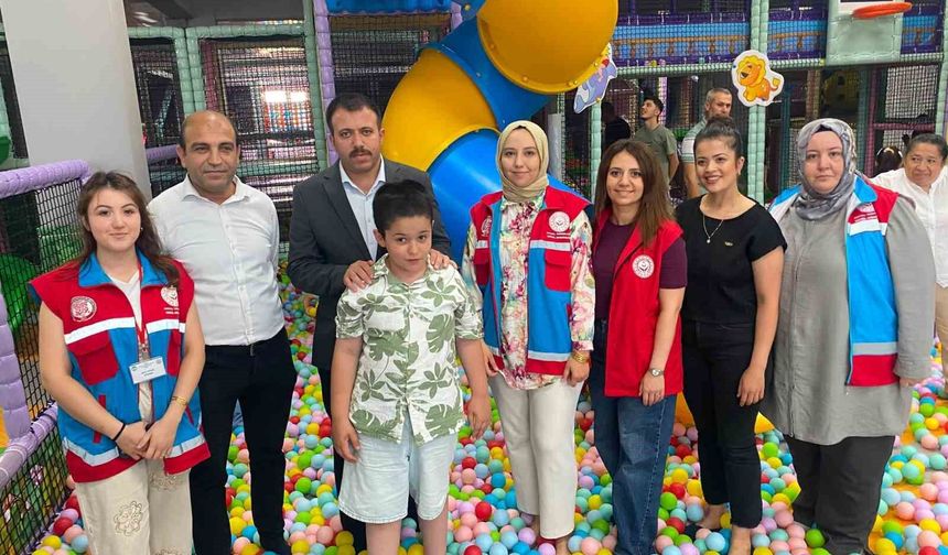 Osmaniye'de özel bireyler karne sevincini şenlikle yaşadı