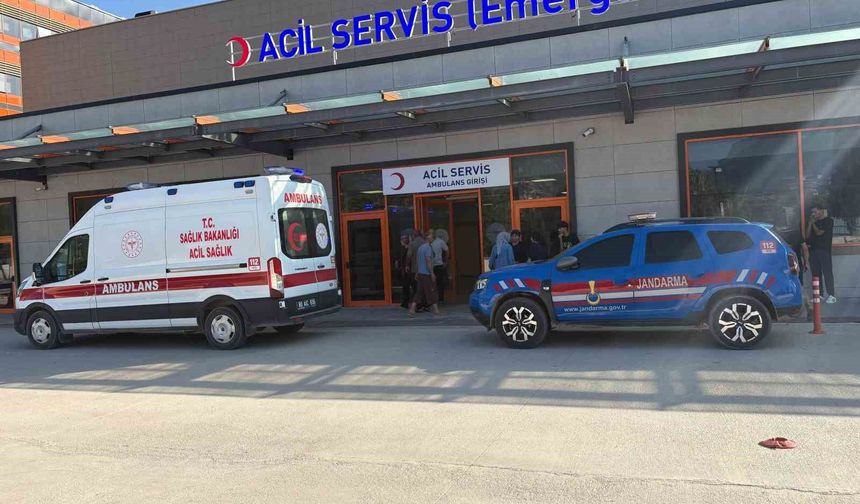 Osmaniye'de traktör devrildi, 2 kişi yaralandı
