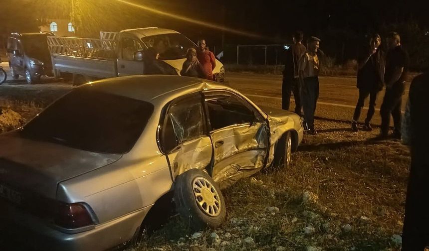 Otomobil ile kamyonet çarpıştı: 2 yaralı