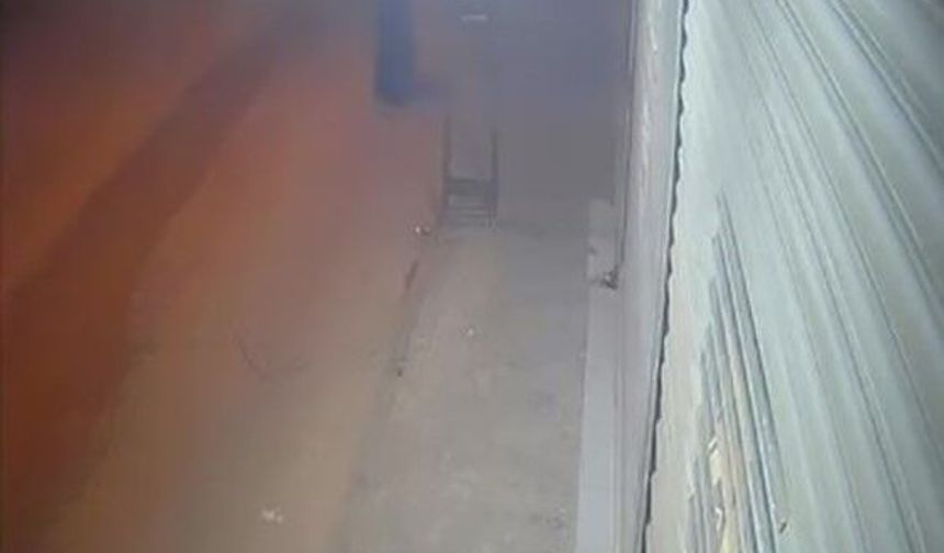 Tanınmamak için kadın kılığına girip silahlı saldırı düzenledi