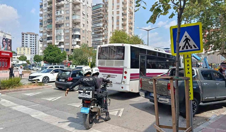 Yolcu minibüsünün yaya geçidinde çarptığı genç kız öldü