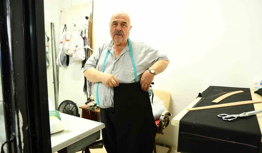 60 yıllık terzi tarihi kaybolan mesleğini anlattı: 'Bu sanatı yapacak 10 usta çıkmaz'