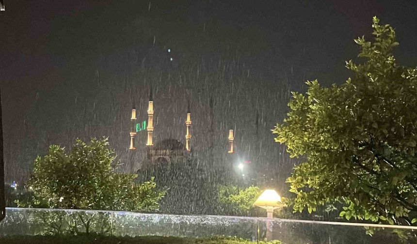 Adana'da sağanak etkili oldu