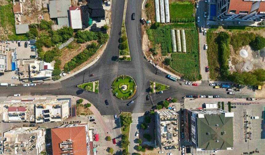 Alanya Mahmutlar Mahallesi'nde sıcak asfalt çalışmaları ilerliyor