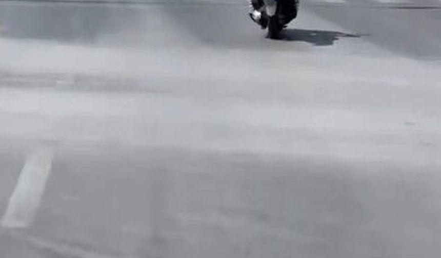 Alanya'da motosikletlinin tehlikeli hareketleri kamerada
