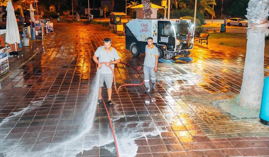 Alanya'nın vitrini gece mesaisinde baştan sona temizlendi