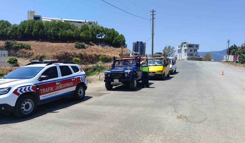Antalya'da jandarma ekiplerinden safari araçlara yönelik denetim
