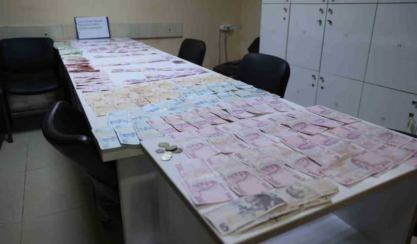 Antalya'da yakalanan dilencinin üzerinden 17 bin TL çıktı
