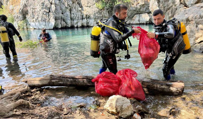 Antalya'nın içme suyu kaynağından pet bardak, alkol şişeleri, poşetler çıkartıldı