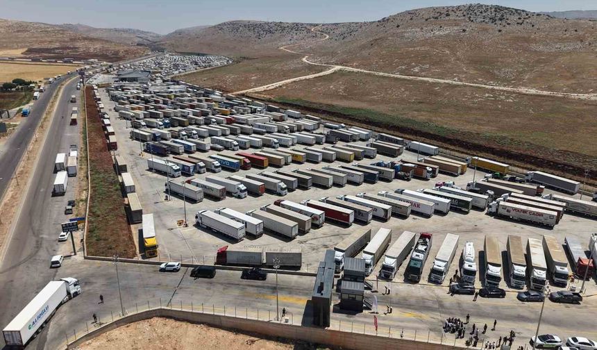 Arap Yarımadası ile ticarette kavşak nokta olan Cilvegözü'nden günde bin 500 tır giriş-çıkış yapıyor