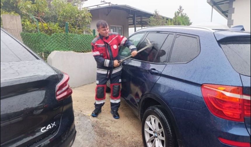 Belen'de araçta mahsur kalan bebek kurtarıldı