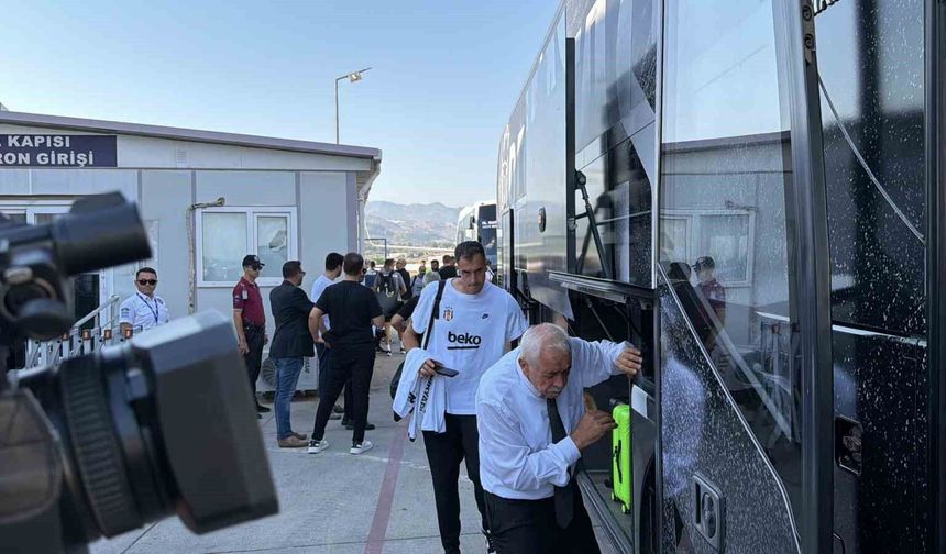 Beşiktaş kafilesi, Antalya'da