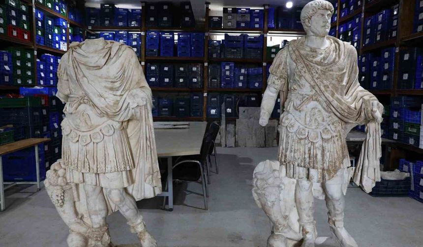 Burdur'da 1950 yıllık tarih gün yüzüne çıktı: Hadrianus heykeli yeniden ayağa kaldırıldı