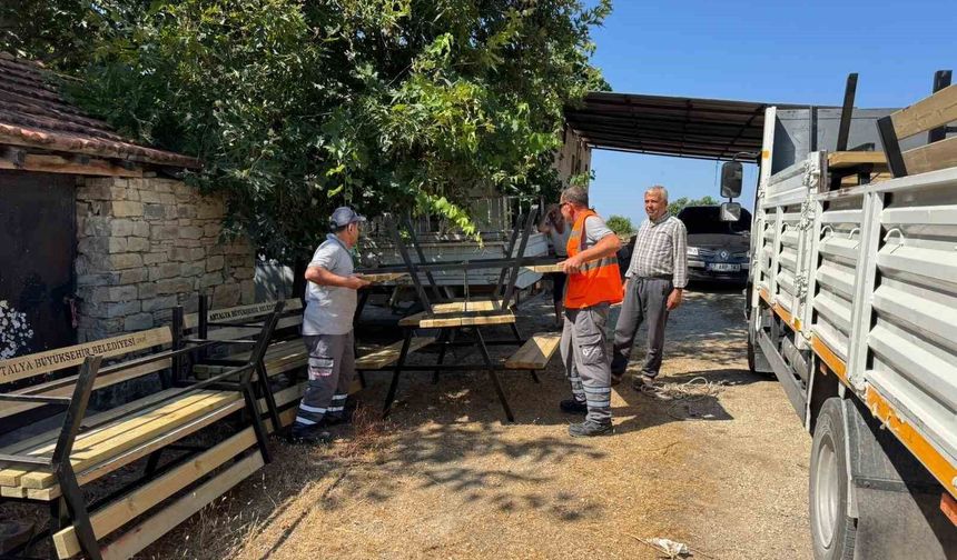 Büyükşehir'den Manavgat'a bank ve piknik masası desteği