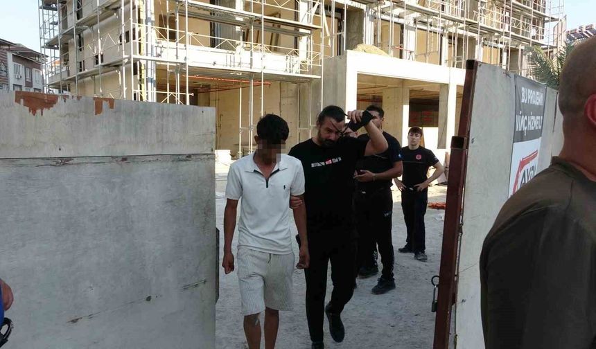 Çatıya çıkan işçi para hesabına yatınca aşağıya indi