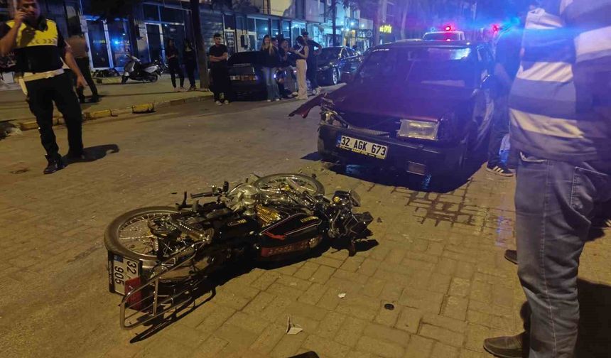 Faytonu sollayan otomobil motosikletle çarpıştı: 16 yaşındaki sürücünün durumu ağır