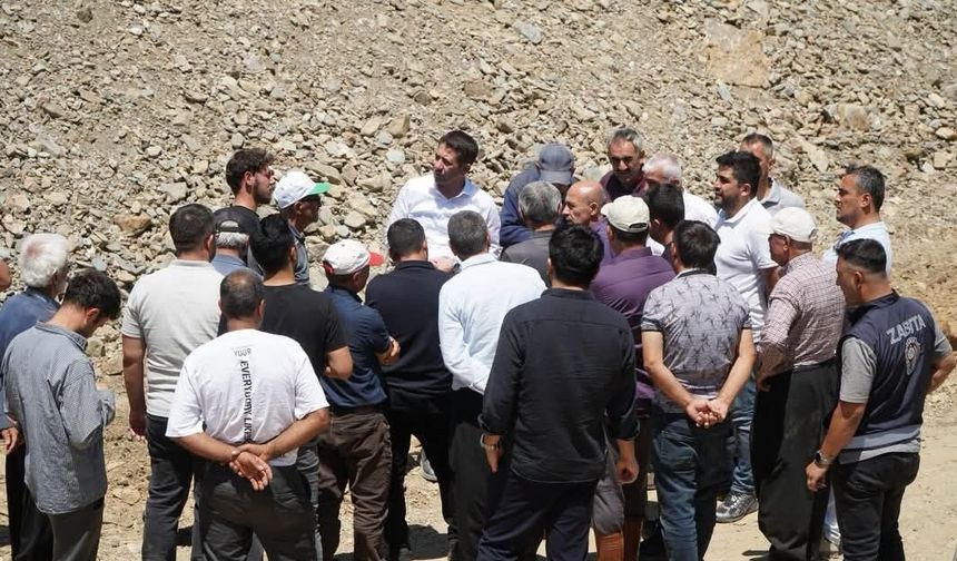 Feke'de Cömert Özen sahada 'Her mahallemize aynı gayretle hizmet edeceğiz'