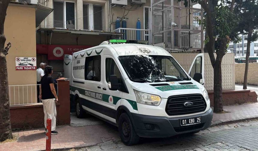 Göçükte hayatını kaybeden işçinin cenazesi adli tıptan alındı