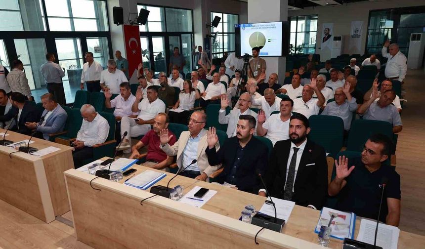 Hatay büyükşehir Belediyesi, savaşın izlerinin silindiği Suriye'nin 2 kentine araç hibe edecek