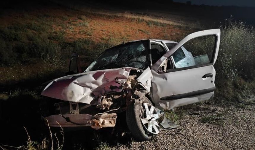 Isparta'da iki otomobil çarpıştı: 3 yaralı