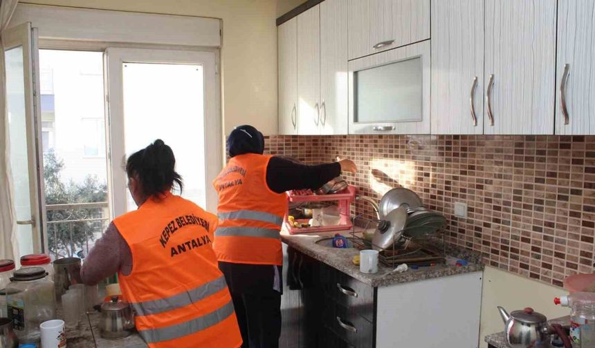 Kepez, evde sağlık hizmetleriyle gönüllere dokunuyor