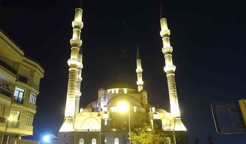 Mevlid Kandili'nde Abdülhamid Han Camii doldu taştı