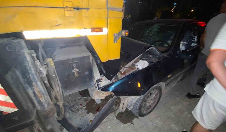 Osmaniye'de otomobil park halindeki vince çarptı: 1 yaralı
