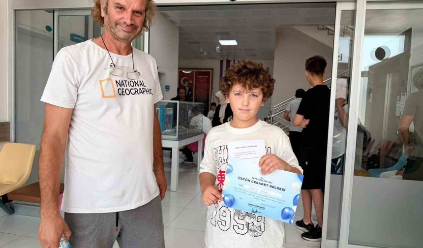Sünnet olan çocukları 'Üstün Cesaret Belgesi' ile ödüllendirildi