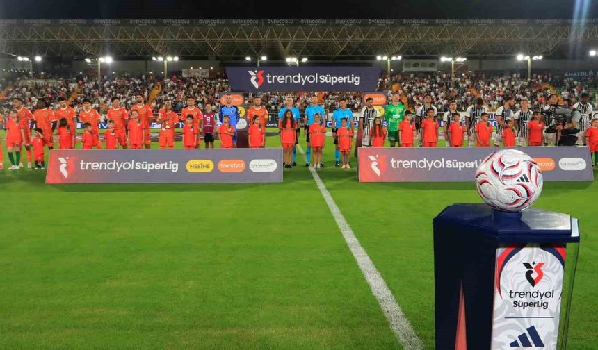 Trendyol Süper Lig: Corendon Alanyaspor: 0 - Beşiktaş: 0 (Maç devam ediyor)