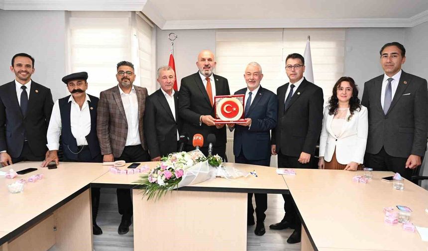 Türkiye Muhtarlar Konfederasyonu'ndan Başkan Başdeğirmen'e 'Yılın En Başarılı Belediye Başkanı' ödülü