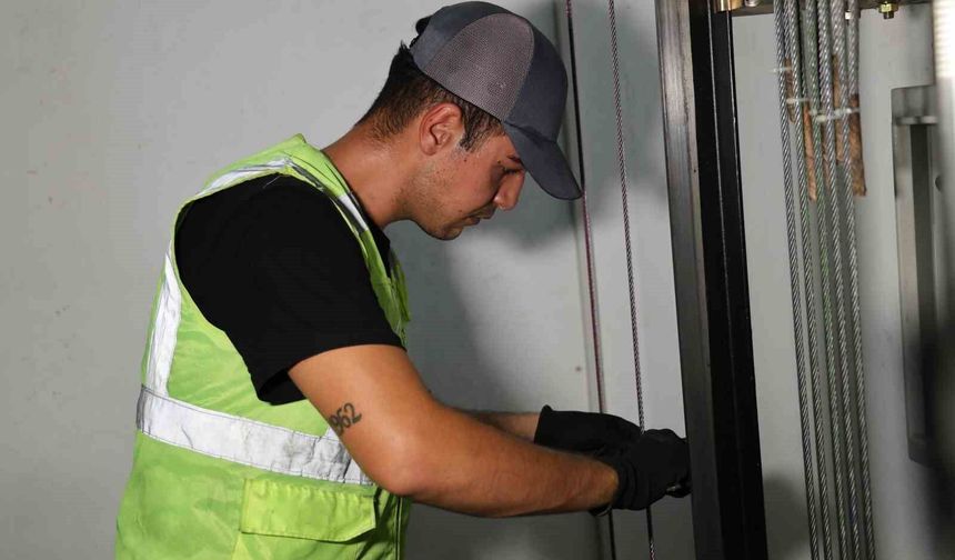 Adana'da asansörler kırmızı alarm veriyor