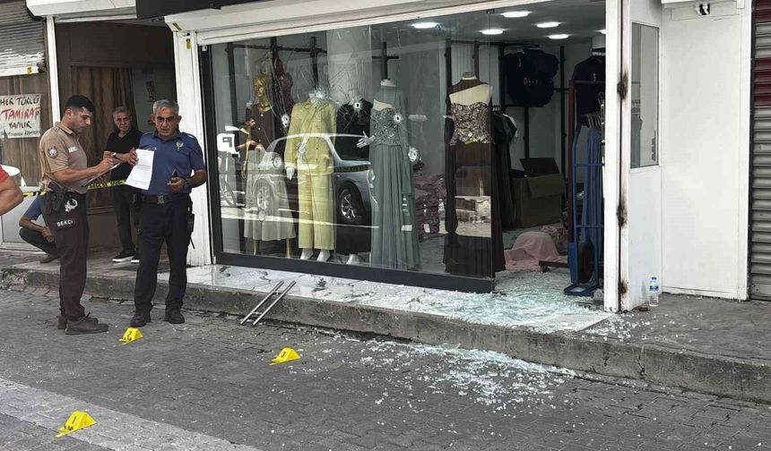 Adana'da iş yerine silahlı saldırı: Cama 9 kurşun isabet etti