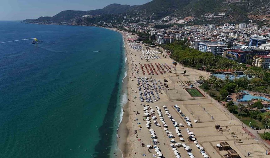 Alanya'da 1 Eylül'de sahiller doldu taştı