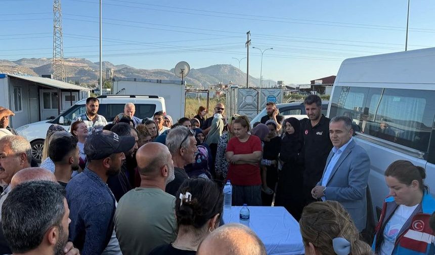 Antakya'da konteynerde yaşayan depremzede vatandaşlara tahliye süreci anlatıldı