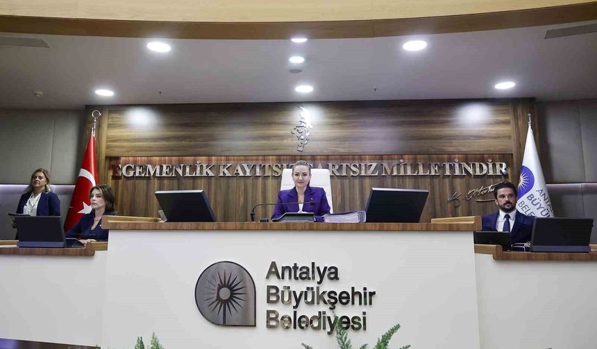 Başkan Vekili Özdemir: 'Antalya'ya milyar milyar liralık yatırımlar yapıyoruz'