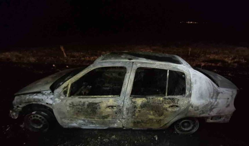 Burdur'da araç yangını otluk alana sıçradı: 2 bin metrekare alan yandı