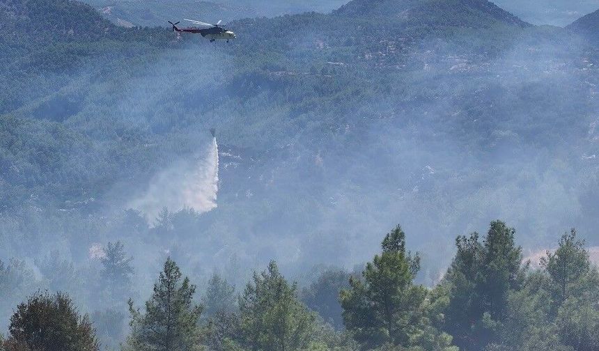 Burdur'da orman yangınına havadan ve karadan müdahale sürüyor