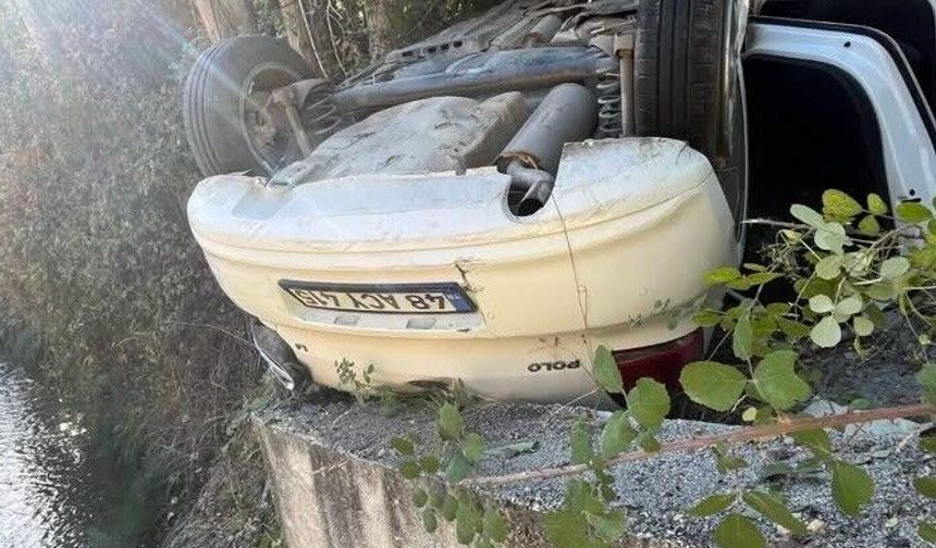 Burdur'da otomobil dereye yuvarlandı: 1 yaralı