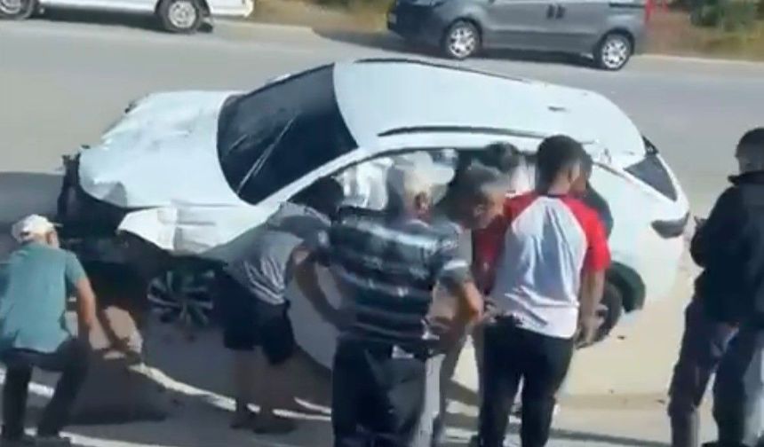 Burdur'da refüjdeki trafik levhalarına çarpan sürücü yaralandı
