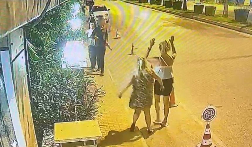 Elinde uzun namlulu plastik silahla sokağa çıktı jandarmayı alarma geçirdi