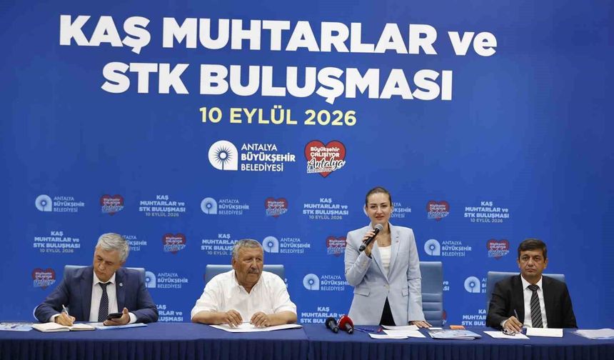 Güreşçiyi alnından öpen Antalya Büyükşehir Belediye Başkanı Büşra Özdemir'den eleştirilere tepki: 'Böyle başarılarda o mertlerin çıkıp alnından öpülür, onlar da başkanının elinden öper'